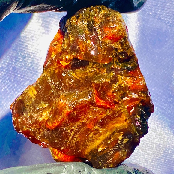 UV Active Indonesian Copal Amber Tree Resin Raw Rough Crystal Natural Mineral - Picture 9 of 12